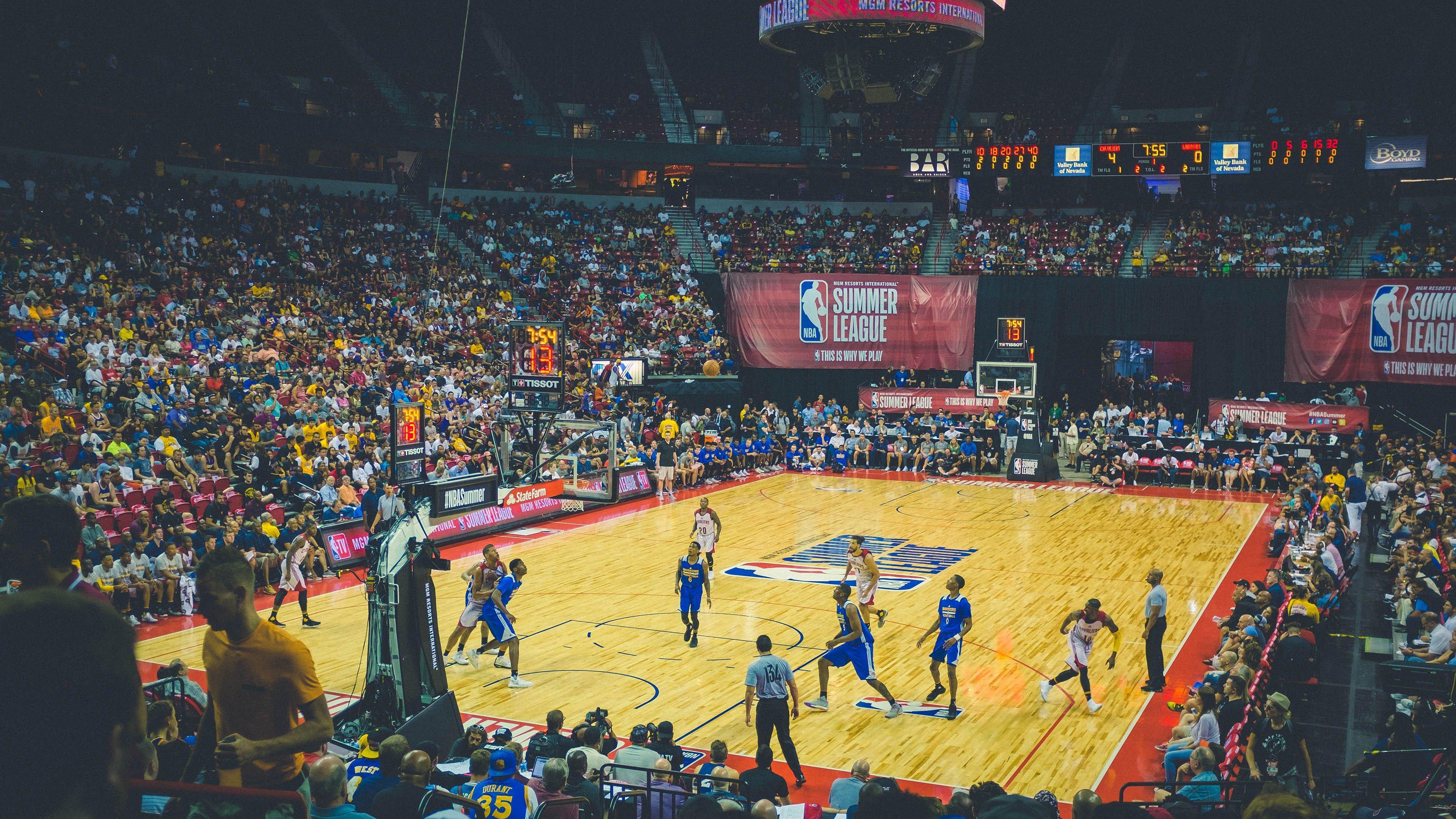 体育彩票_詹姆斯三分神射登顶历史第一人 库里低迷创联盟最差纪录